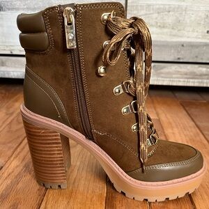 JLO Jennifer Lopez Rigly Leather Boots Booties Lace Up Size 8 NEW